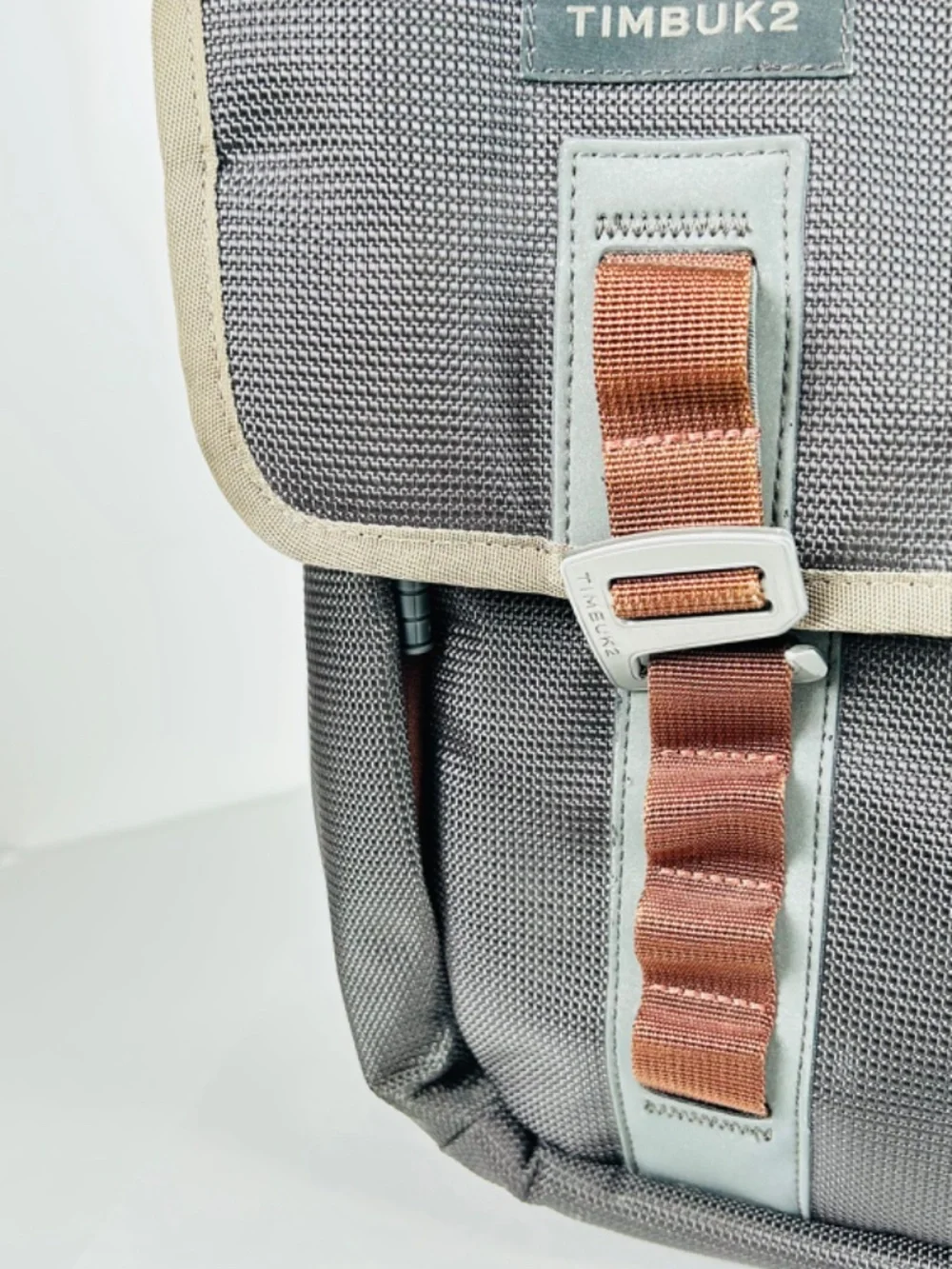 Like New Timbuk2 Command Messenger Bag Laptop Pockets Shoulder Strap
